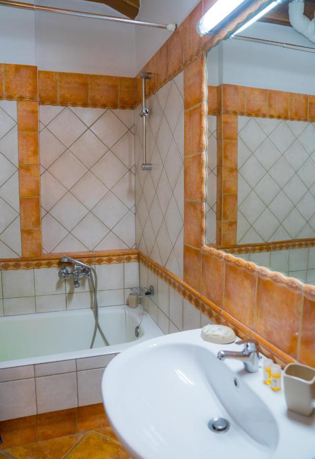 Yiannis Apartments 1 อิโออันนินา ภายนอก รูปภาพ